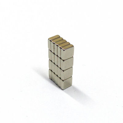 複合ネオジウム磁石 長期用磁気溶液のための小さなブロック 20x20x10mm