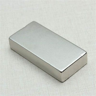 ネオジミウムN52ブロックマグネット 50mm x 30mm x 10mm 鋳造加工サービス