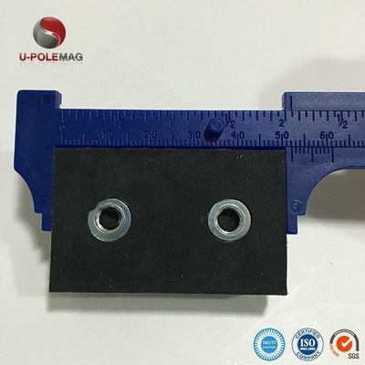 カスタムゴムで覆われたネオジウム矩形磁石 2つの穴を持つグレードネオジウム磁石