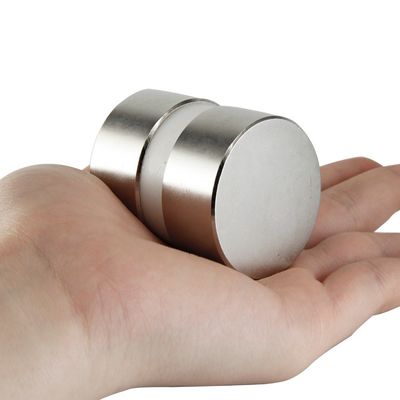 工業磁石 強い N52 永続的な ネオジム磁石ディスク ISO9001