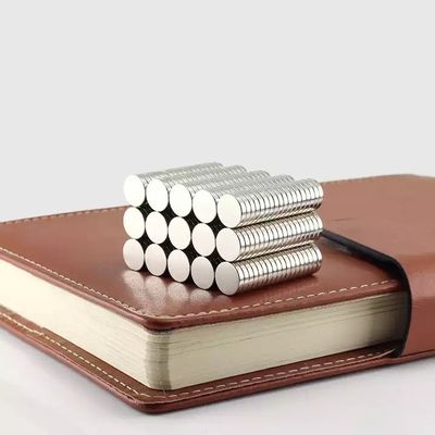 ニッケルコーティング N52 ネオジミウムディスク磁石 ±3%の許容度とカスタマイズされた強度