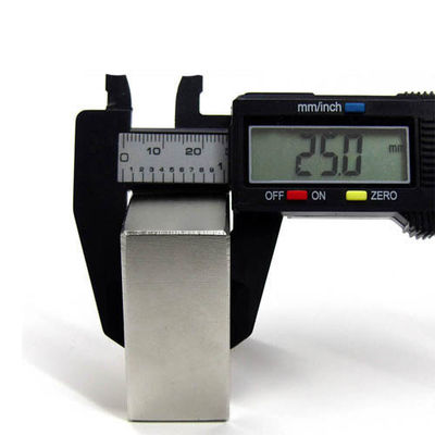 産業磁石ブロック ネオジミウム NdFeb 50x50x25mm 強力な磁気特性