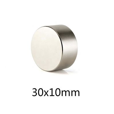 強力な稀土 NdFeb磁石 常 N52 軸型円形ネオジウム磁石 D30x10mm