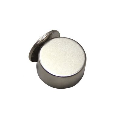 強力な稀土 NdFeb磁石 常 N52 軸型円形ネオジウム磁石 D30x10mm