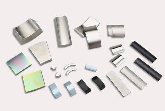 主な材料 NdFeB 信頼性の高いモータージェネレーターのための高温弧磁石