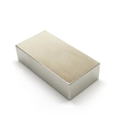 15-20 日 リード タイム オーダーメイド 巨大 N52 ブロック ネオジミウム マグネット 100x50x20mm ±1% 許容度