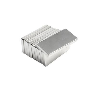 高精度 N52 20x10x5mm 永続的なネオジウムブロック磁石 切断容量 ±0.01mm