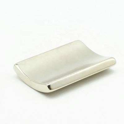 N52 モーター用曲線ネオジウム磁石セグメント ±0.01mm 許容量サンプル提供