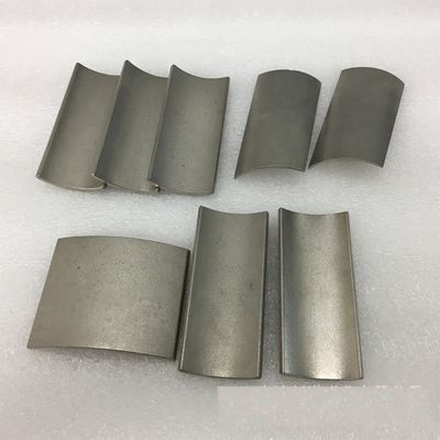 モーター消化用のネオジウム弧磁石 プレートされたSH材料 精度許容量 / -0.1mm