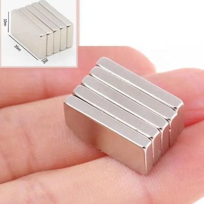 直角型薄磁石 20x10x3mm 最大作業温度80センチグラードのための3.3kgの力